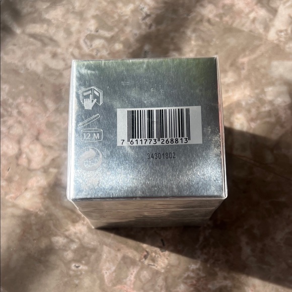 La Prairie Cellular Radiance Eye Cream in Silver Box - Picture 4 of 5